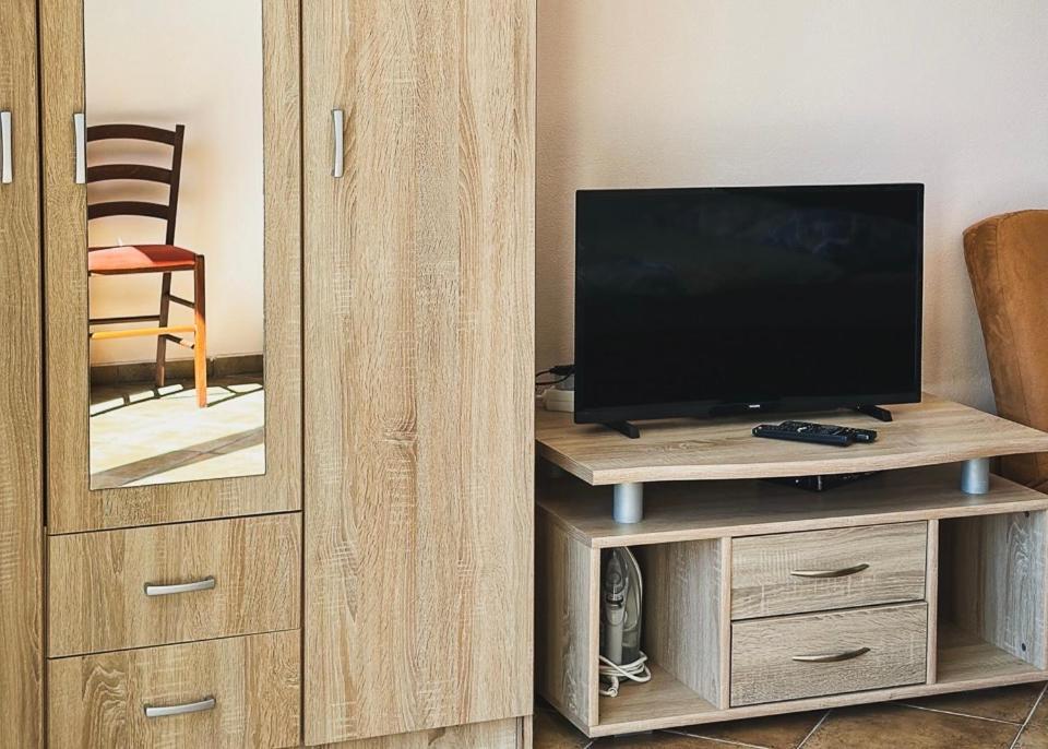Green Line Guesthouse Бар Екстериор снимка